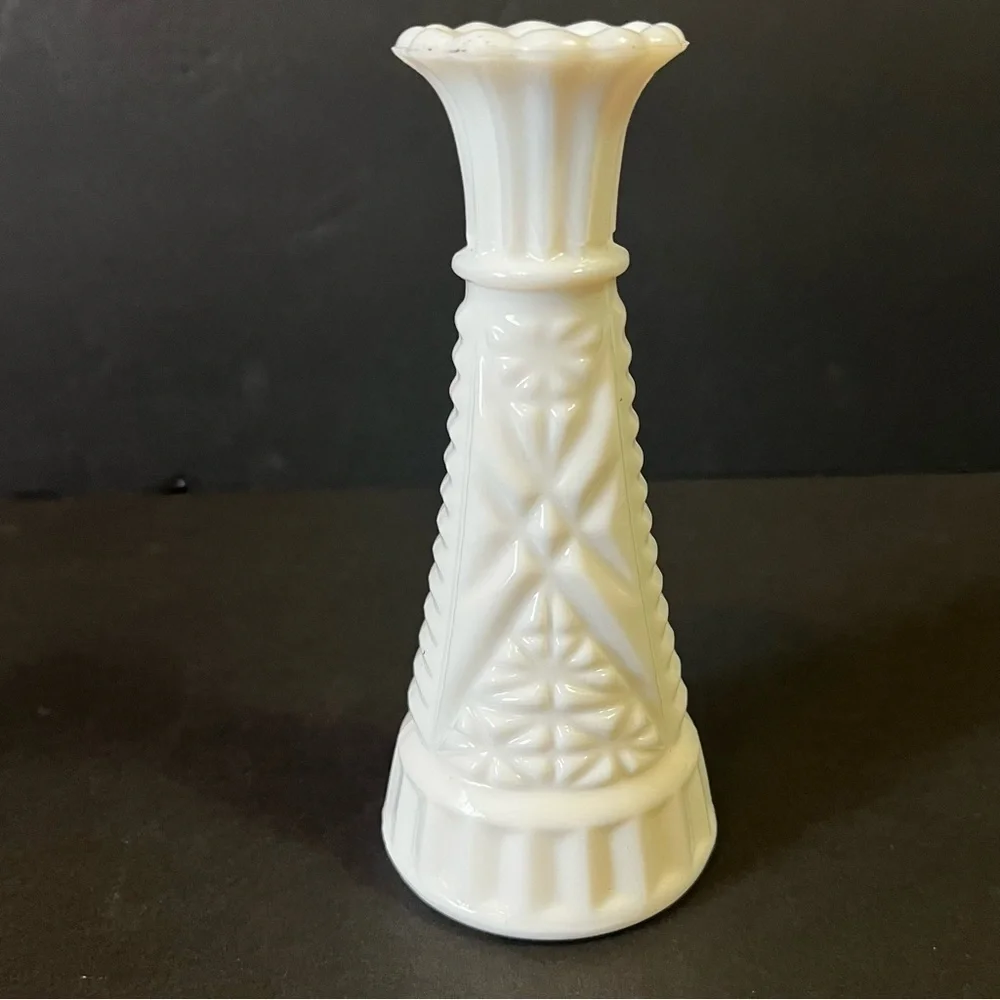 MCM Anchor Hocking Milk Glass Bud Vase Flower White Stars and Bars Vintage 6